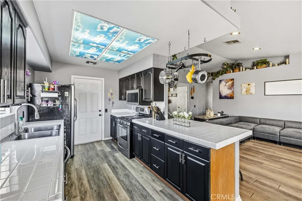 2317 Edam Street Lancaster, CA 93536