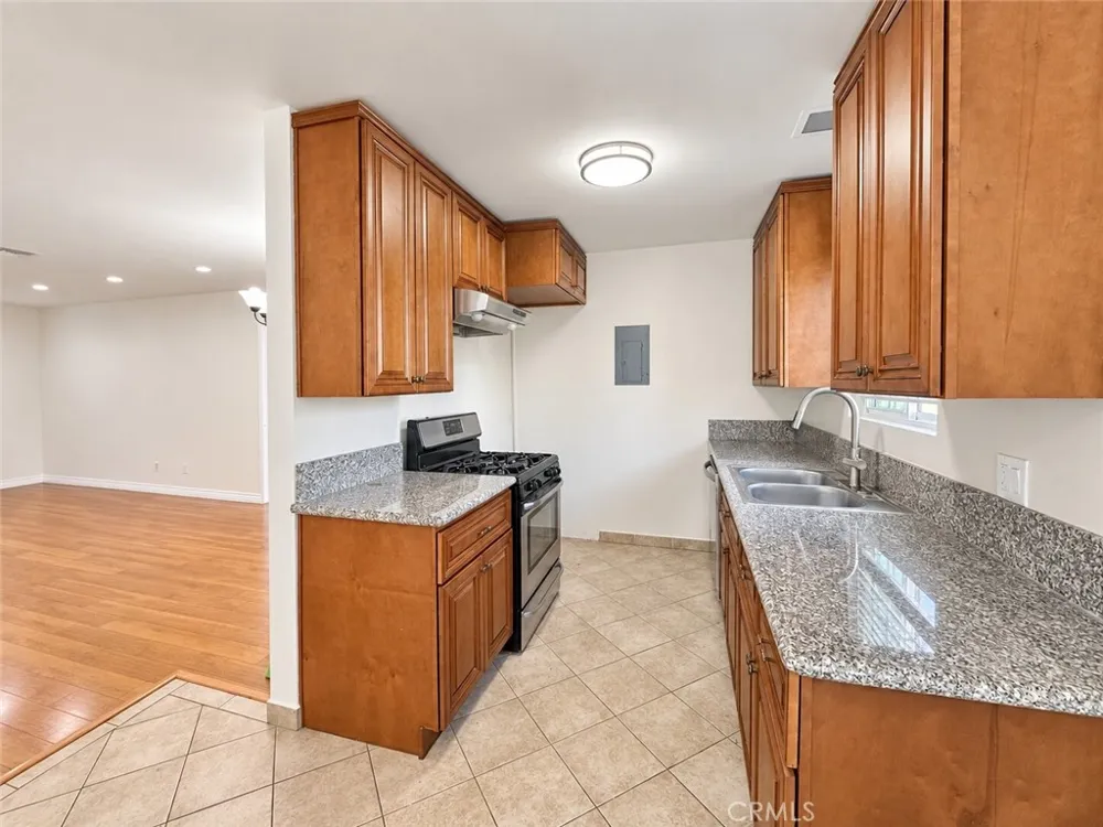 1126 Elm #4 Glendale, CA 91201