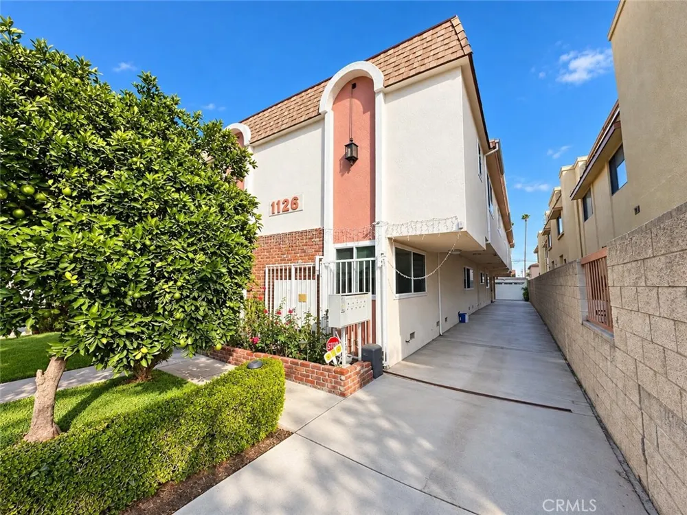 1126 Elm #4 Glendale, CA 91201
