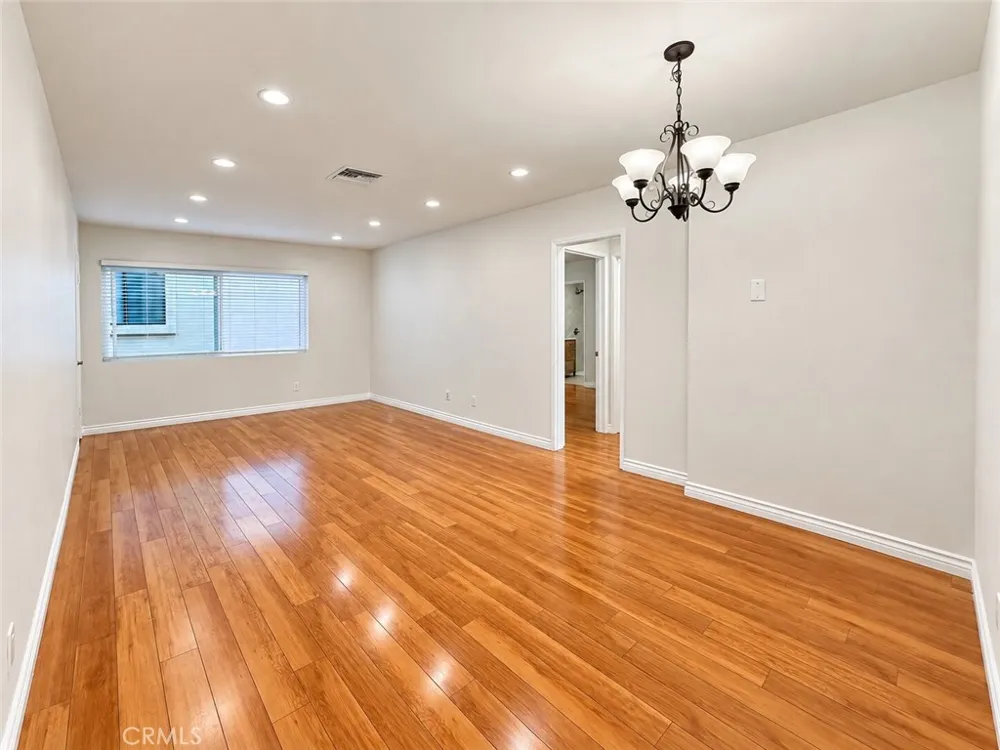 1126 Elm #4 Glendale, CA 91201