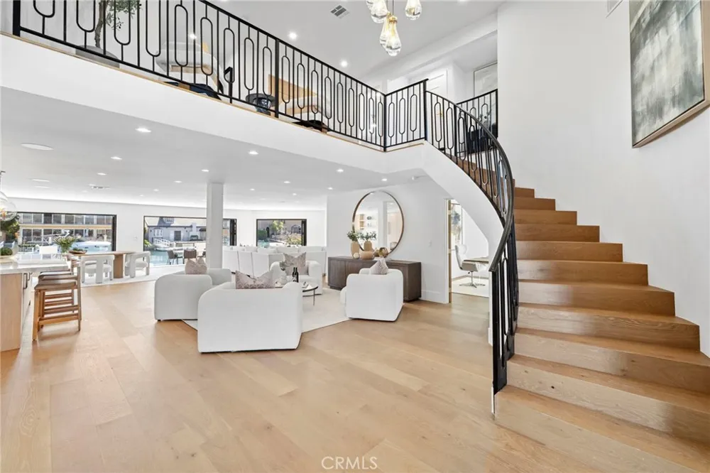 4042 Figaro Huntington Beach, CA 92649