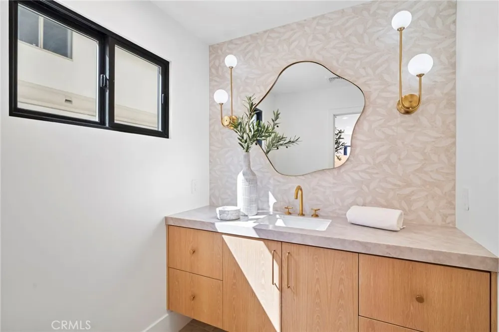 4042 Figaro Huntington Beach, CA 92649