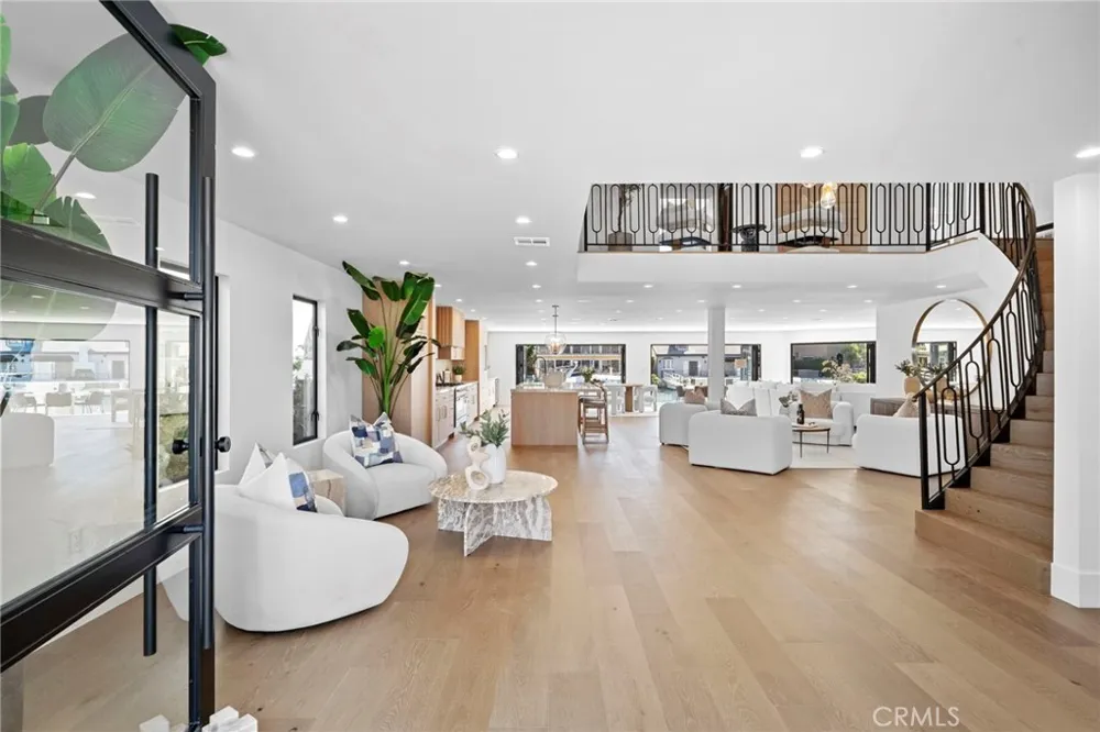 4042 Figaro Huntington Beach, CA 92649