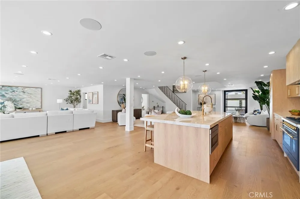 4042 Figaro Huntington Beach, CA 92649