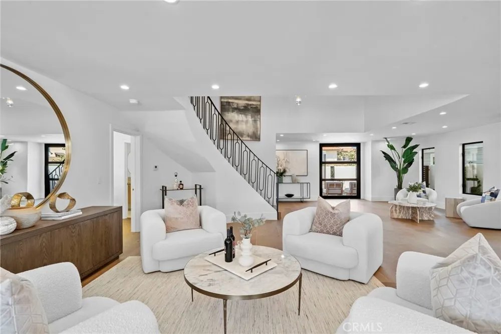 4042 Figaro Huntington Beach, CA 92649