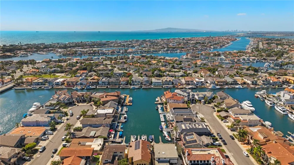 4042 Figaro Huntington Beach, CA 92649