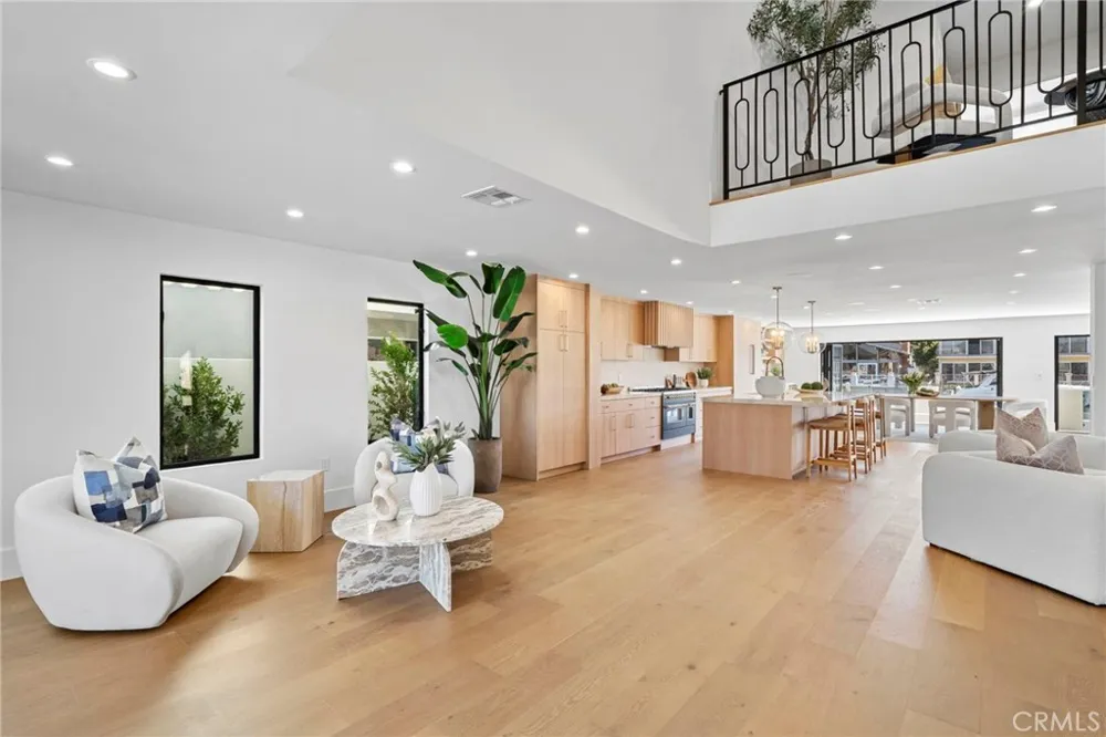 4042 Figaro Huntington Beach, CA 92649