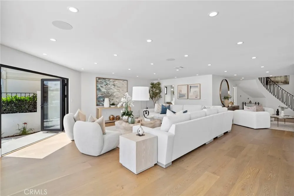 4042 Figaro Huntington Beach, CA 92649