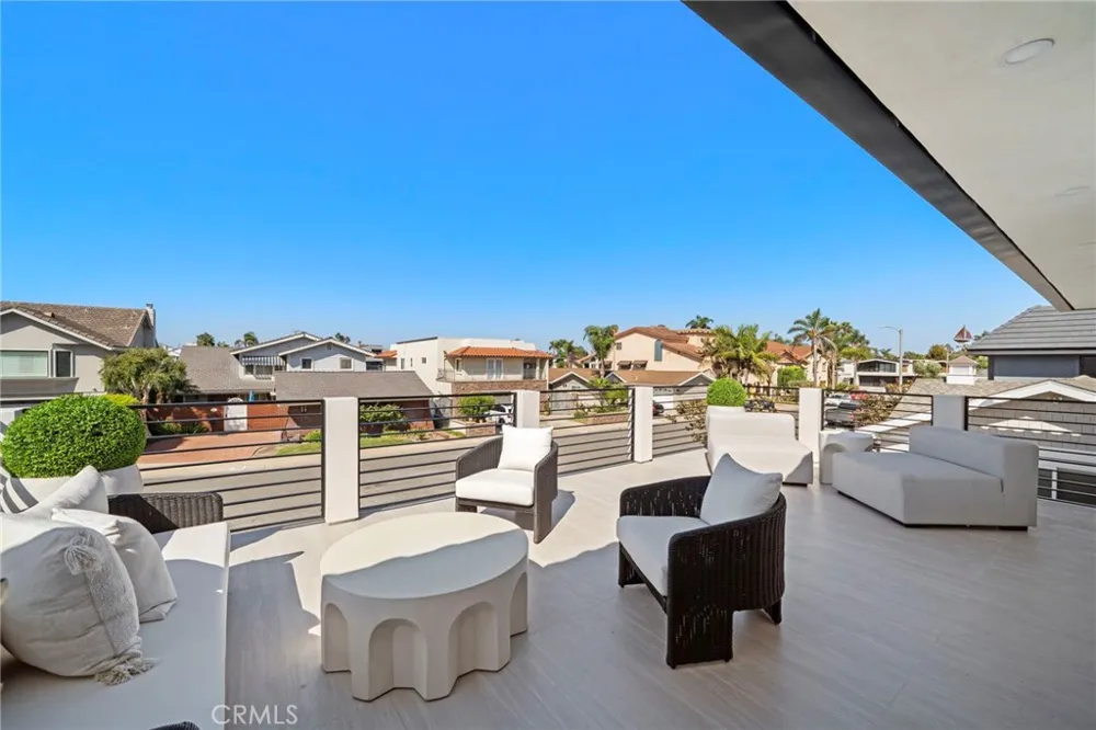 4042 Figaro Huntington Beach, CA 92649