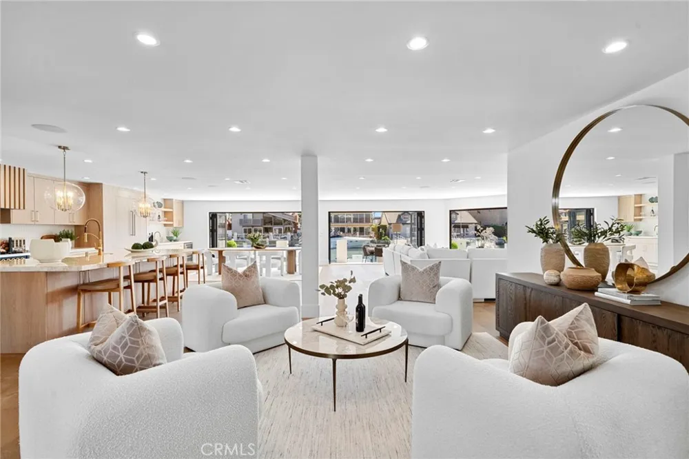 4042 Figaro Huntington Beach, CA 92649