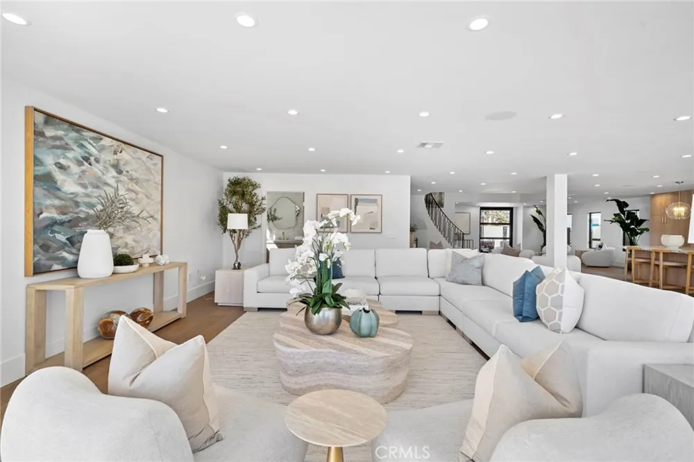 4042 Figaro Huntington Beach, CA 92649