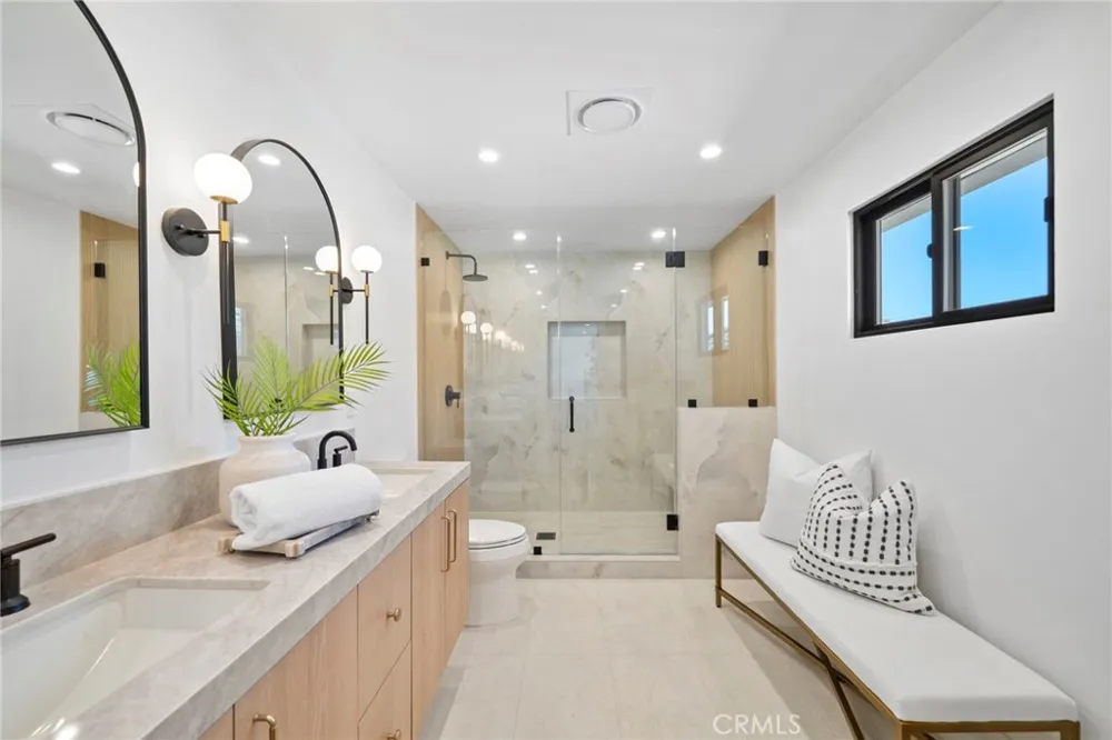 4042 Figaro Huntington Beach, CA 92649