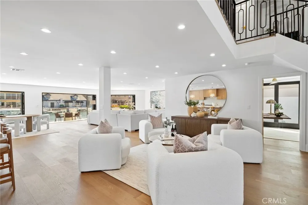 4042 Figaro Huntington Beach, CA 92649