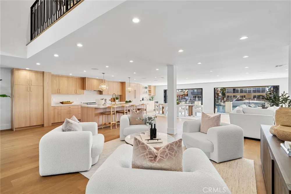 4042 Figaro Huntington Beach, CA 92649