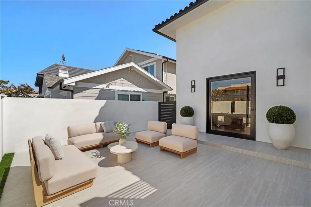 4042 Figaro Huntington Beach, CA 92649