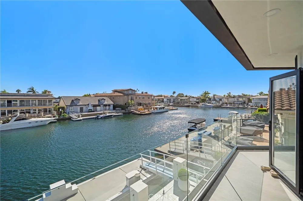 4042 Figaro Huntington Beach, CA 92649