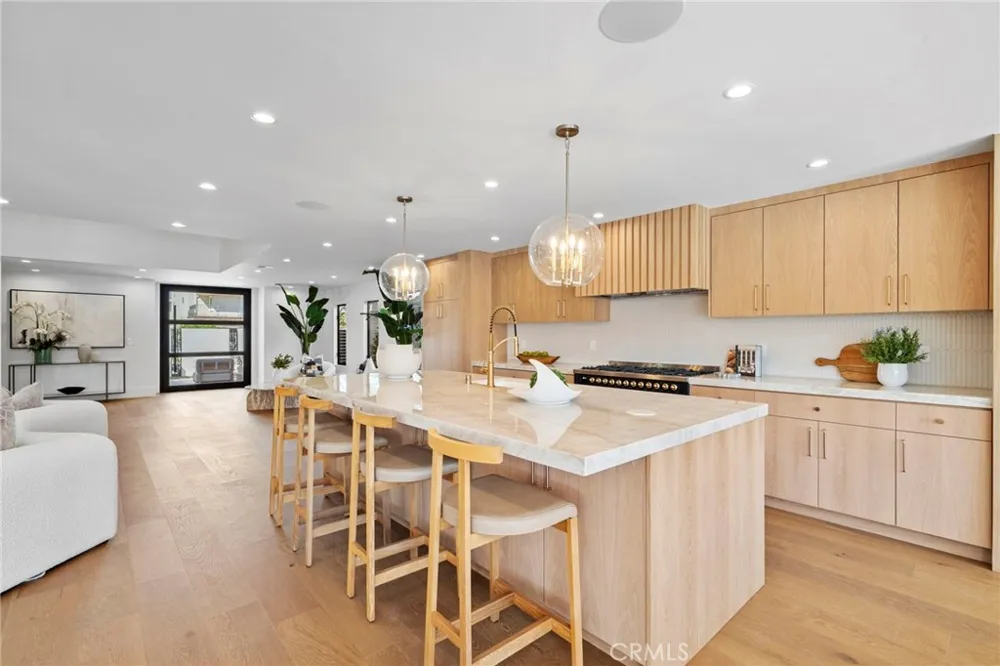 4042 Figaro Huntington Beach, CA 92649