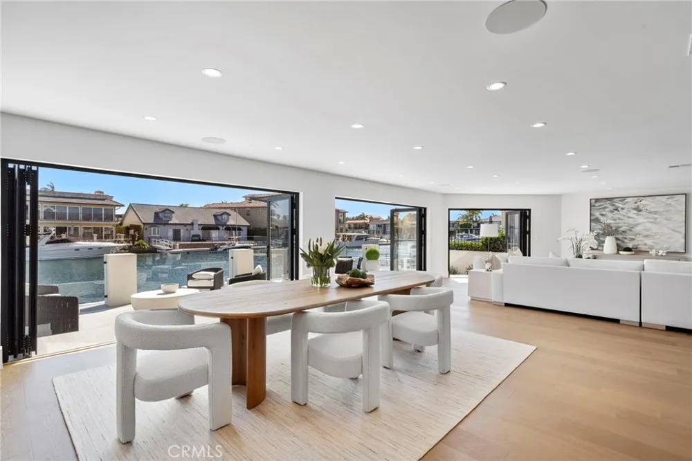 4042 Figaro Huntington Beach, CA 92649