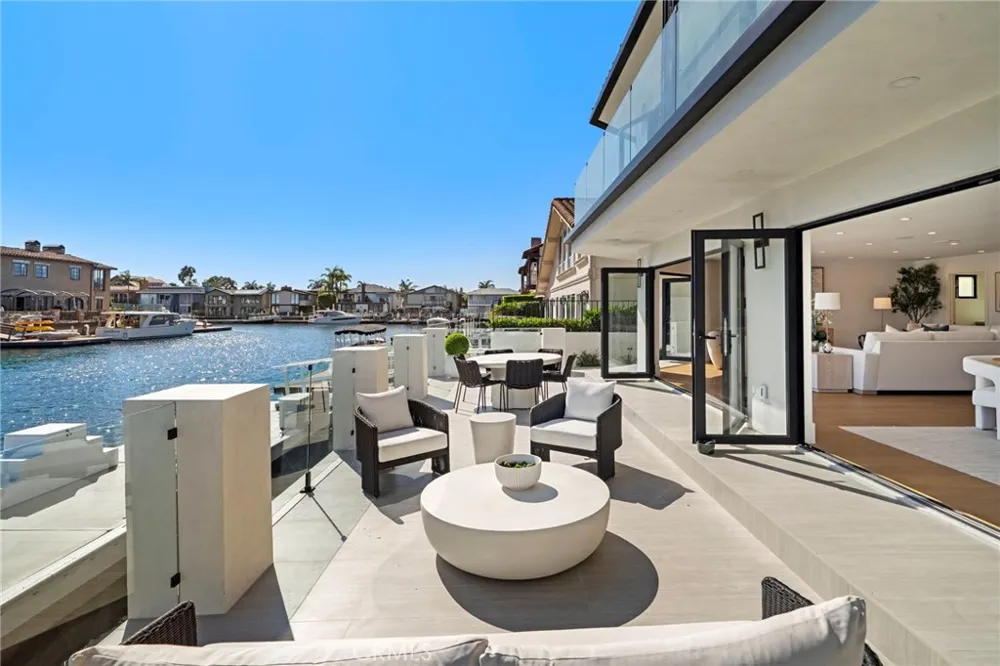 4042 Figaro Huntington Beach, CA 92649