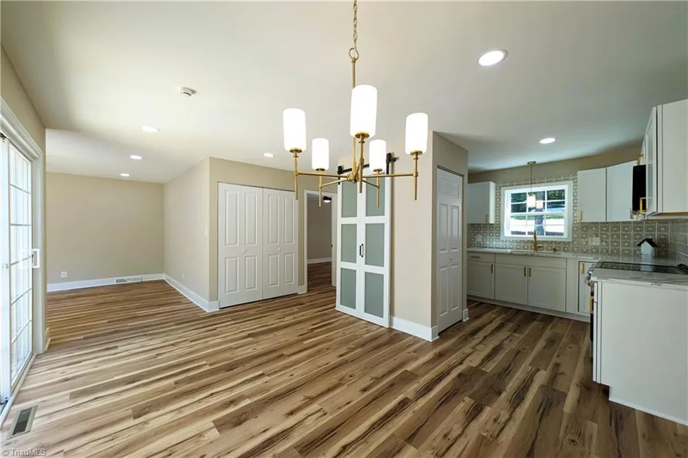 130 Roswell Drive Kernersville, NC 27284