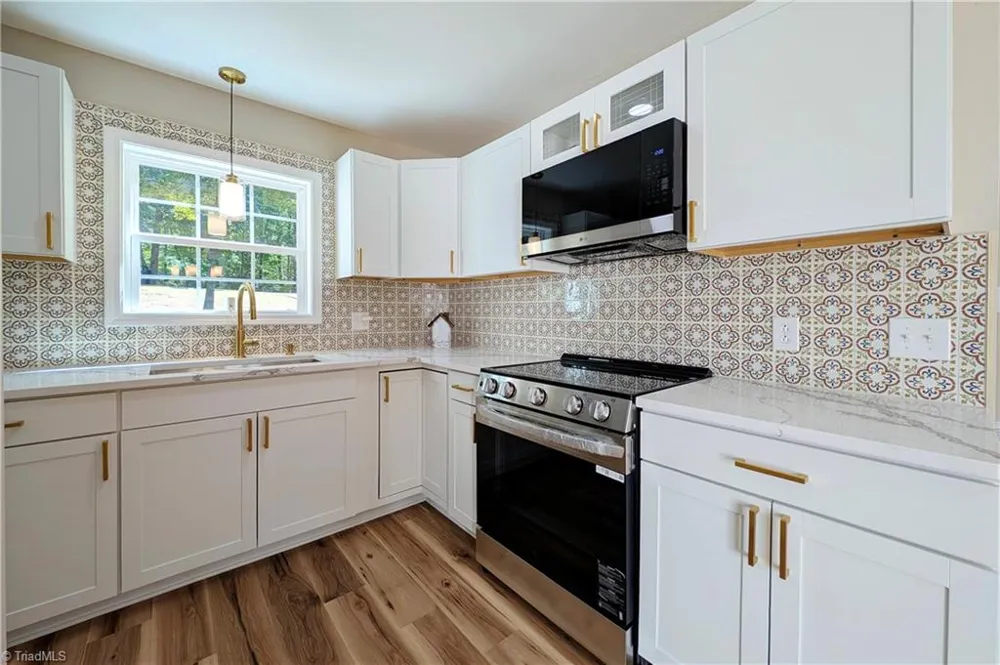 130 Roswell Drive Kernersville, NC 27284