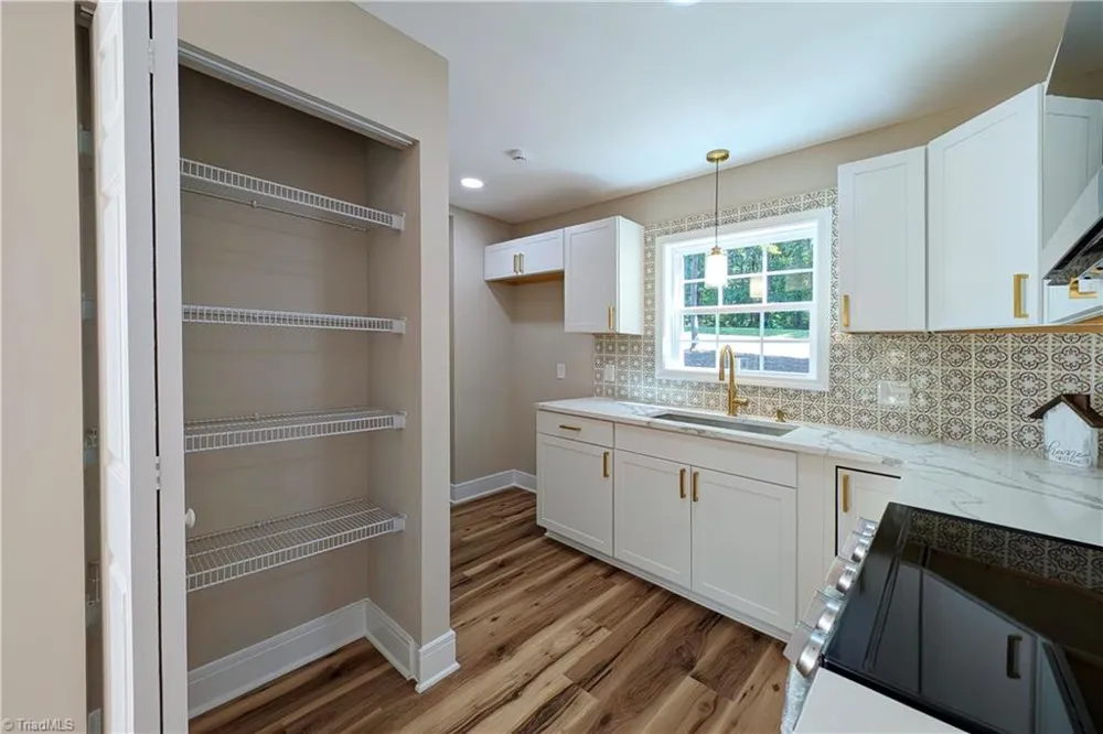 130 Roswell Drive Kernersville, NC 27284