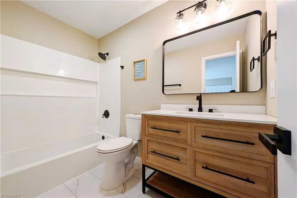 130 Roswell Drive Kernersville, NC 27284