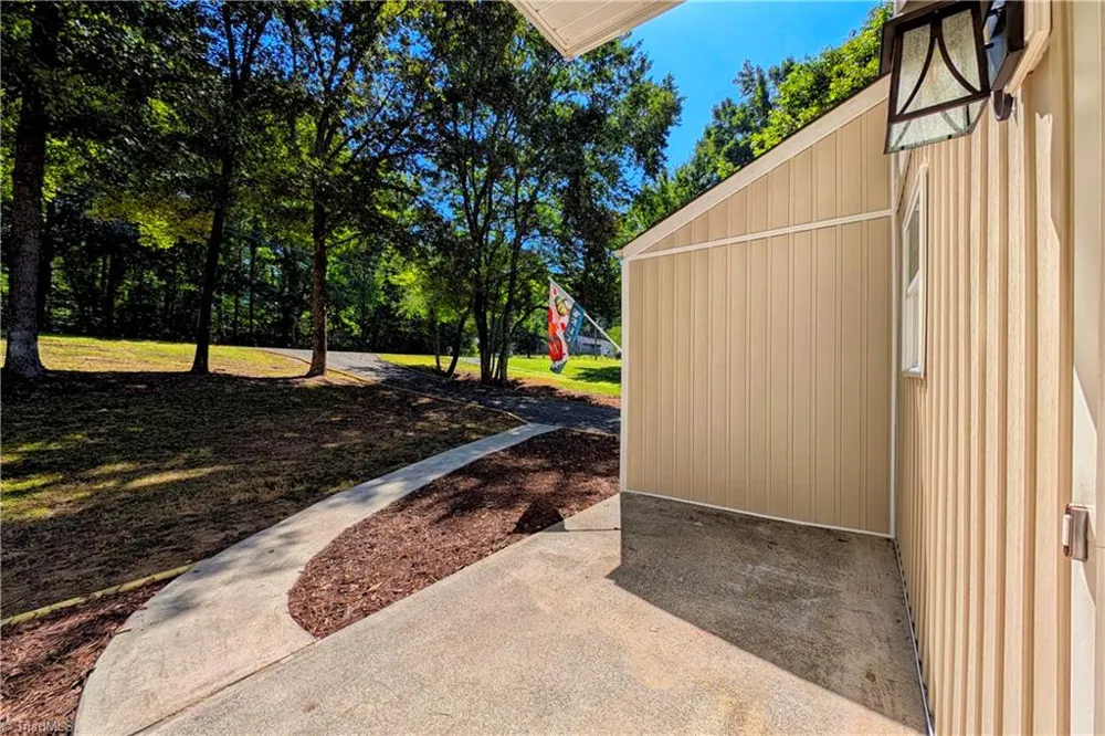 130 Roswell Drive Kernersville, NC 27284