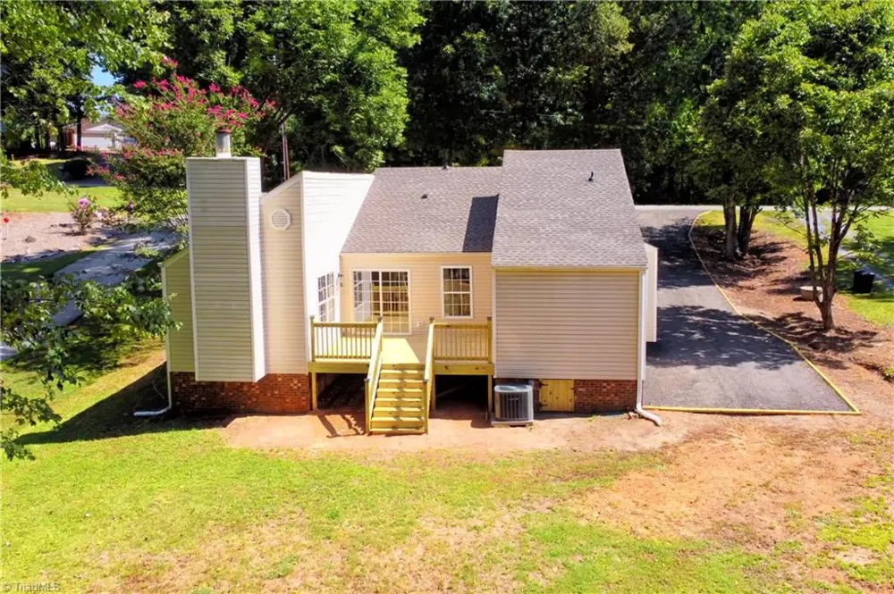 130 Roswell Drive Kernersville, NC 27284