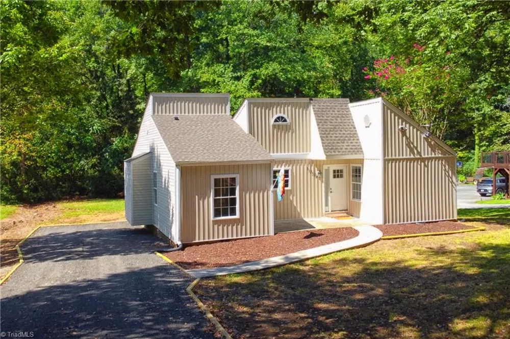130 Roswell Drive Kernersville, NC 27284