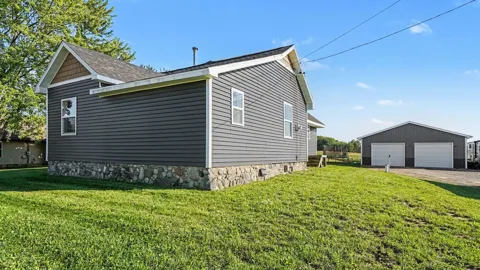 3212 E Surrey Road