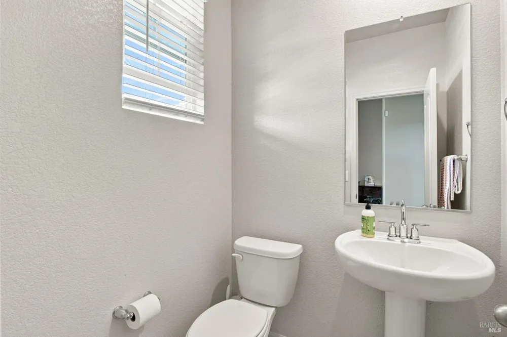 585 Shefford Drive Vacaville, CA 95687