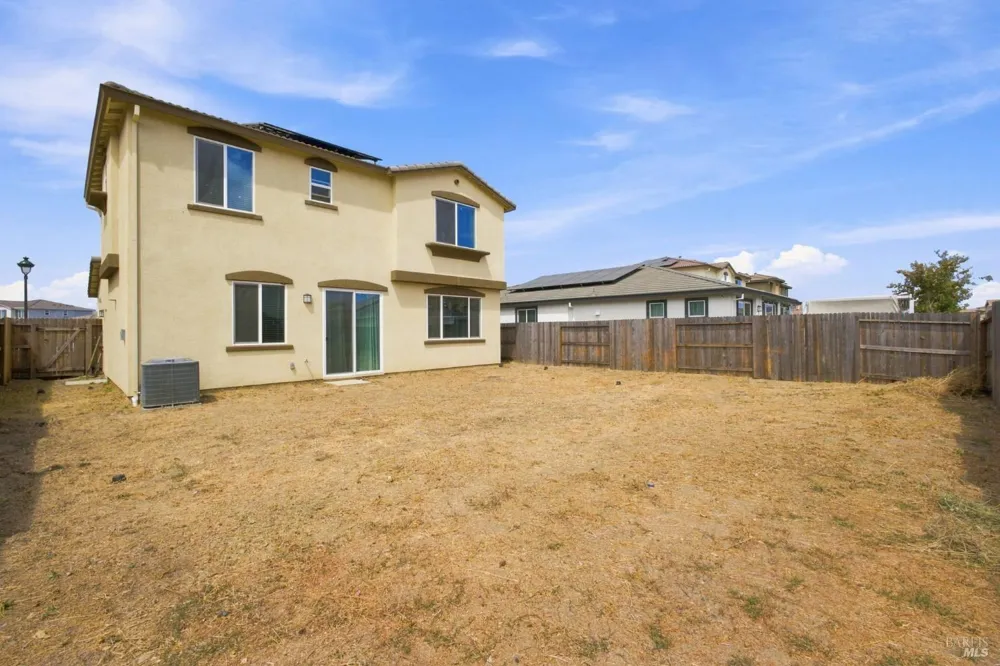 585 Shefford Drive Vacaville, CA 95687
