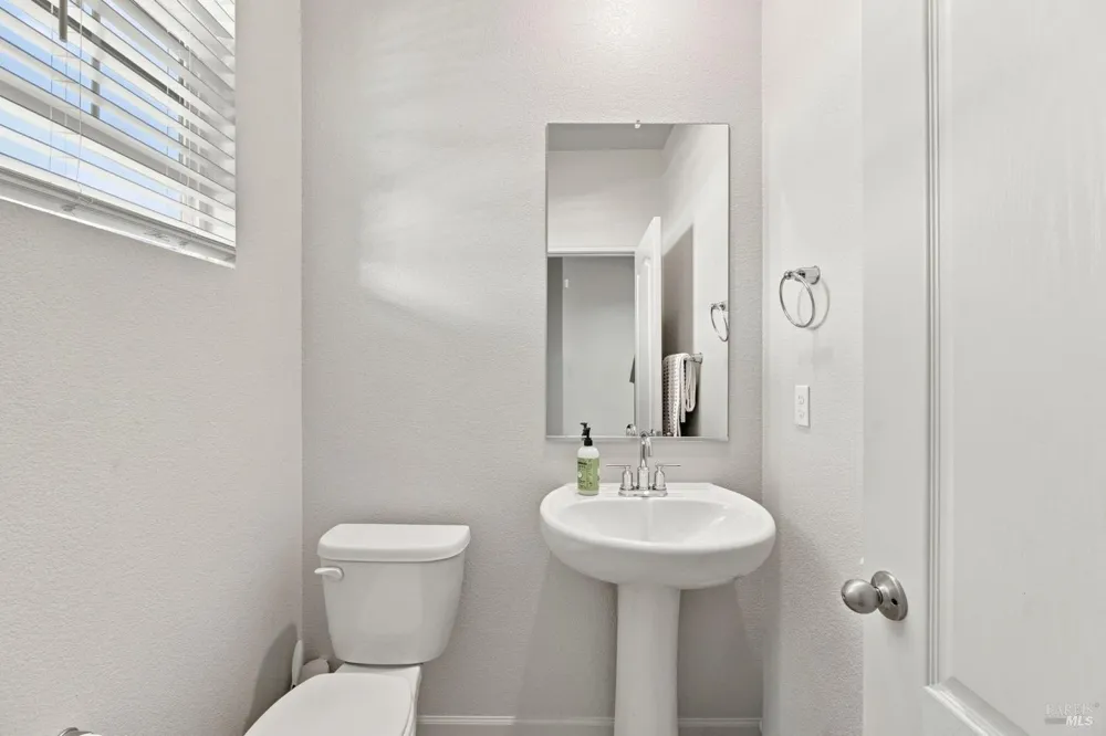 585 Shefford Drive Vacaville, CA 95687