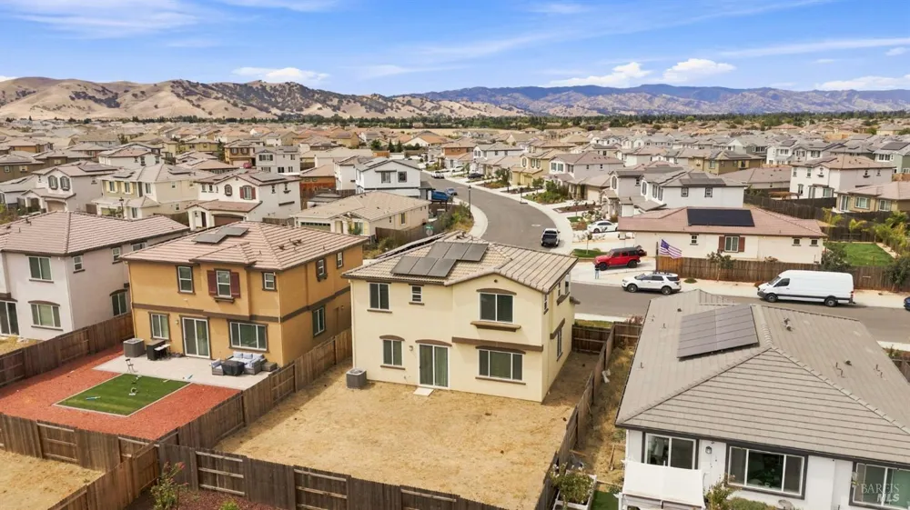 585 Shefford Drive Vacaville, CA 95687
