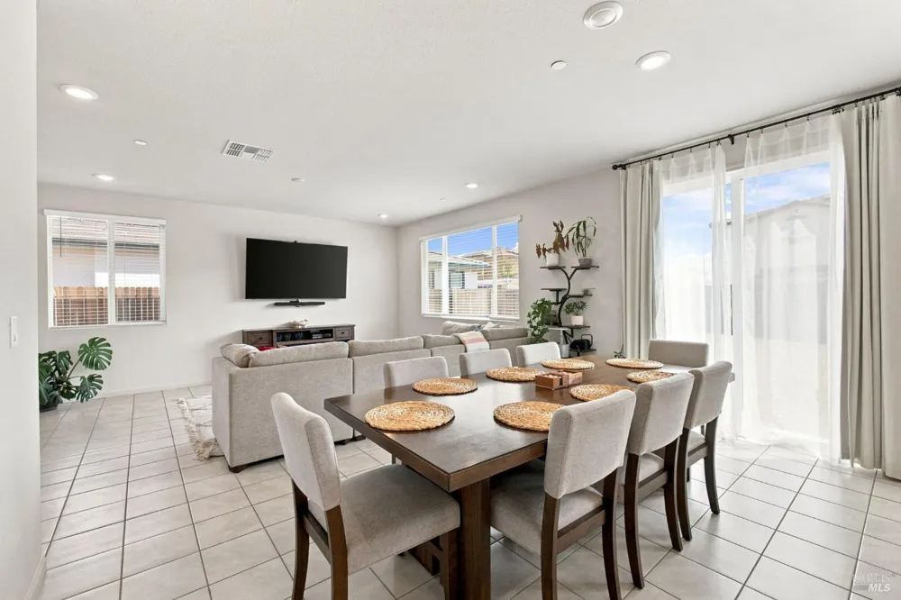585 Shefford Drive Vacaville, CA 95687