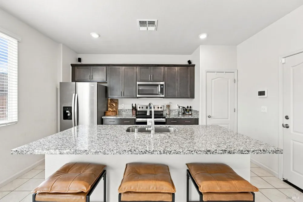 585 Shefford Drive Vacaville, CA 95687