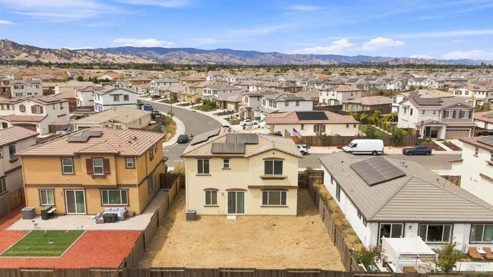 585 Shefford Drive Vacaville, CA 95687