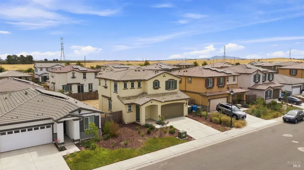 585 Shefford Drive Vacaville, CA 95687