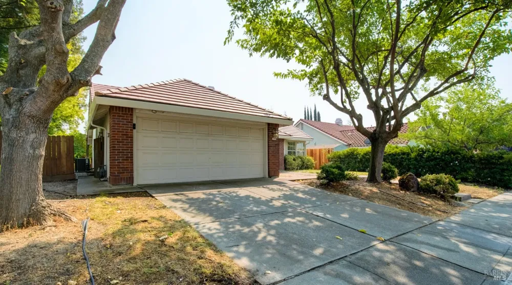 596 Rambleton Drive Vacaville, CA 95688