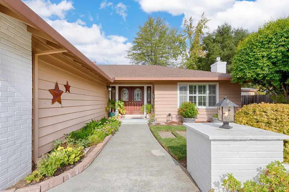 7125 Fairfield Drive Santa Rosa, CA 95409