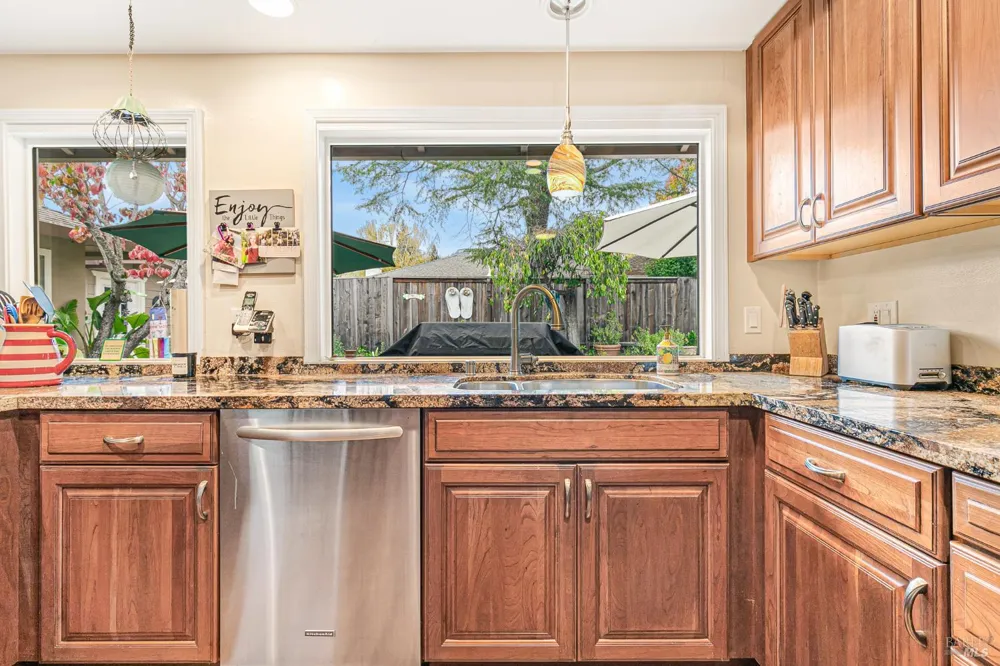 7125 Fairfield Drive Santa Rosa, CA 95409
