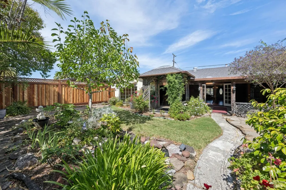 412 Cortez Drive Petaluma, CA 94954