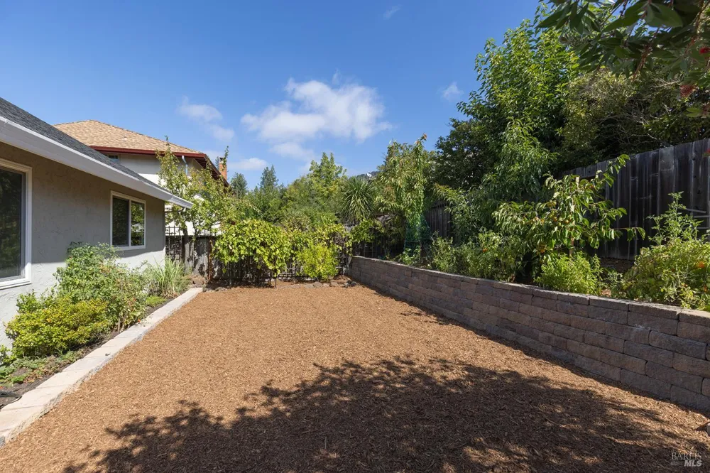 704 Montclair Drive Santa Rosa, CA 95409