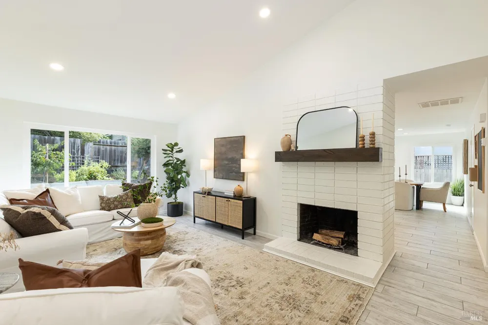 704 Montclair Drive Santa Rosa, CA 95409