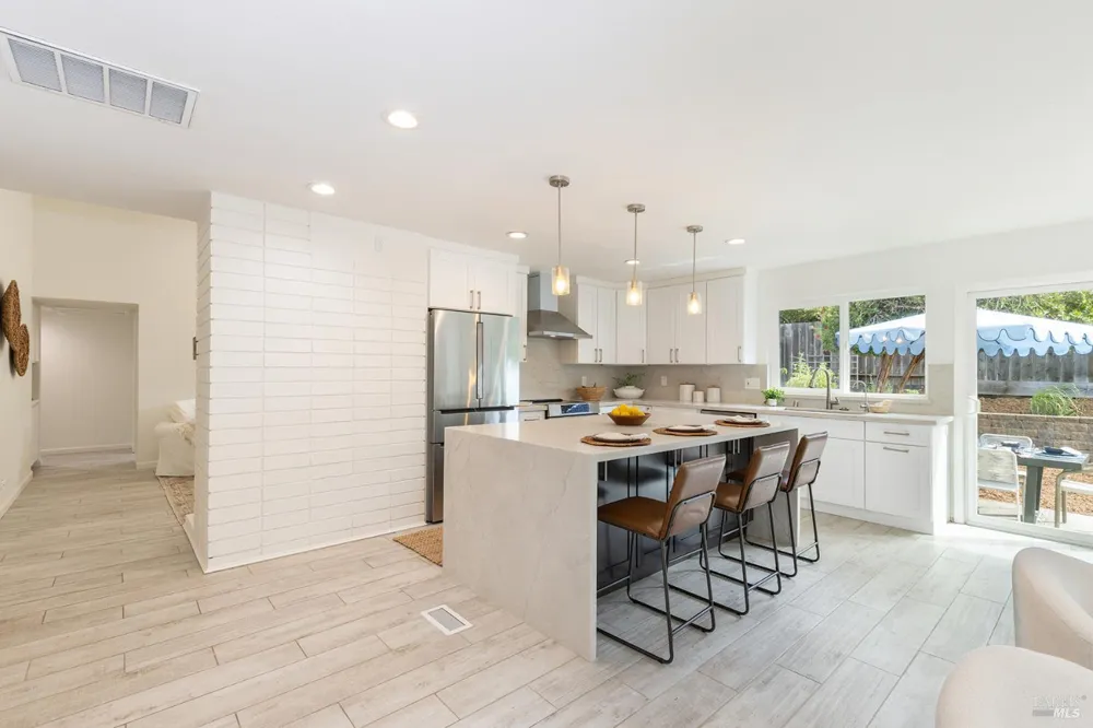 704 Montclair Drive Santa Rosa, CA 95409