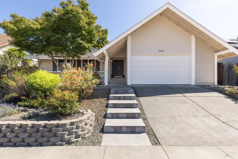 704 Montclair Drive Santa Rosa, CA 95409