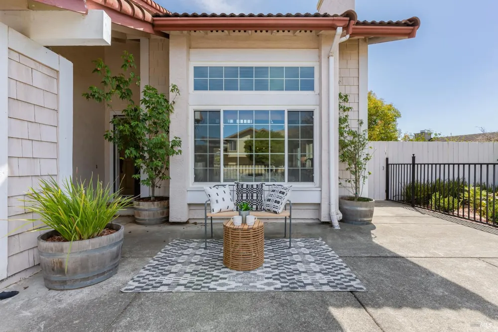 860 Hanlon Way Benicia, CA 94510