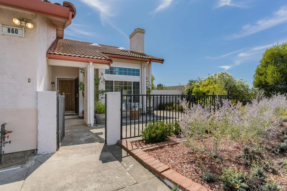 860 Hanlon Way Benicia, CA 94510