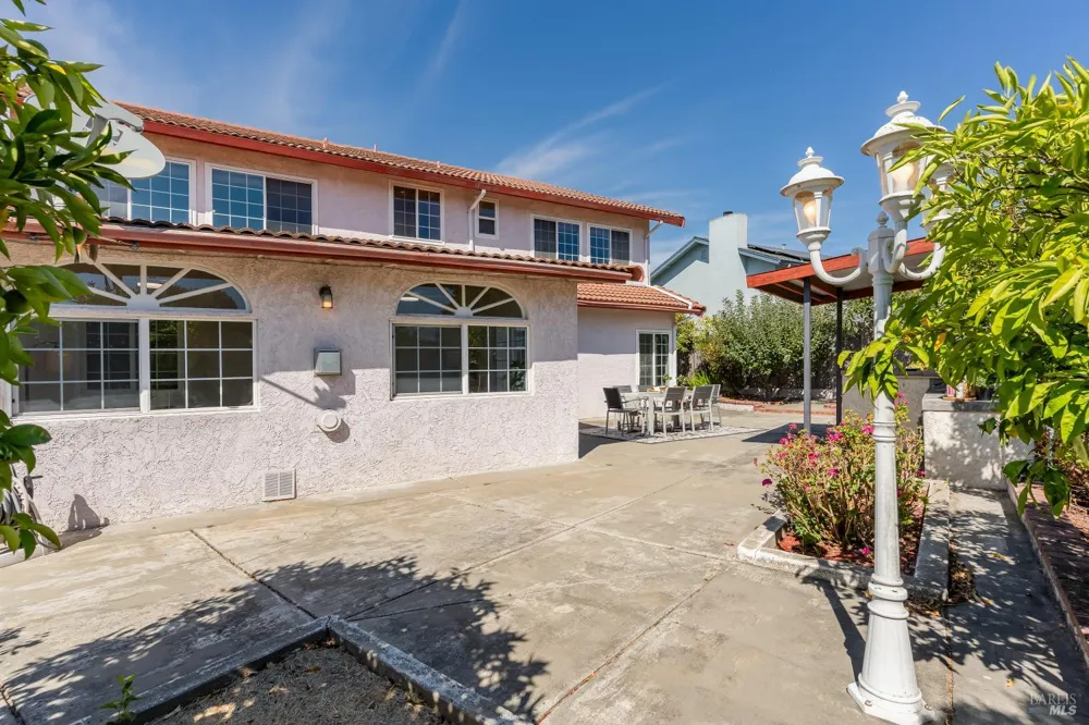 860 Hanlon Way Benicia, CA 94510